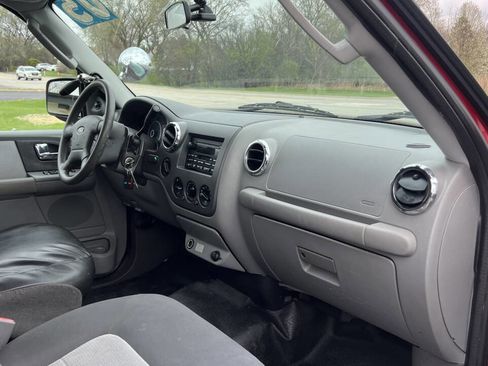 Used 2005 Ford Expedition XLT image 18