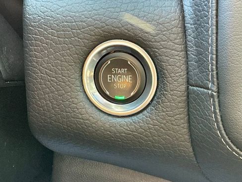 Used 2021 GMC Yukon Denali w/ Denali Premium Package image 38