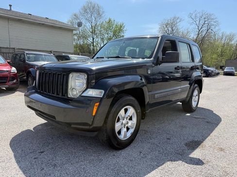 Used 2012 Jeep Liberty Sport image 2