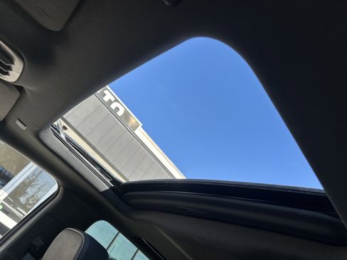 Used 2024 GMC Canyon Denali image 11