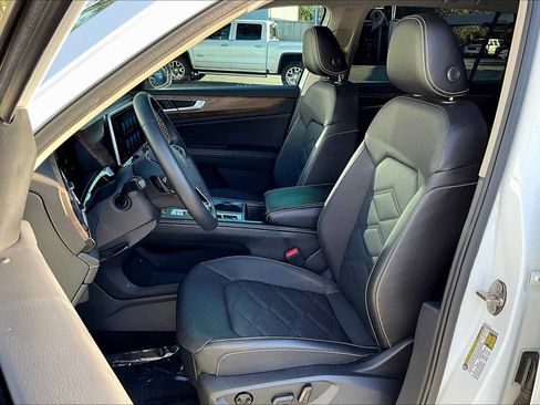 Certified 2024 Volkswagen Atlas SE image 16