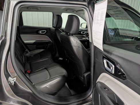 Used 2022 Jeep Compass Limited image 25