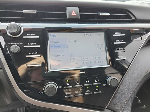 Used 2020 Toyota Camry LE image 22