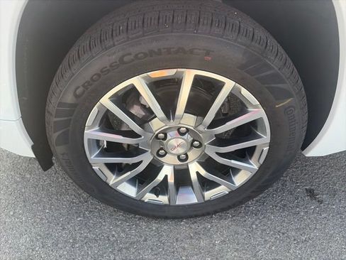 New 2027 GMC Terrain Denali w/ LPO, Floor Liner Package AWD/4WD image 10