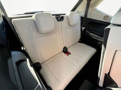 Used 2023 Volkswagen Tiguan SE image 30