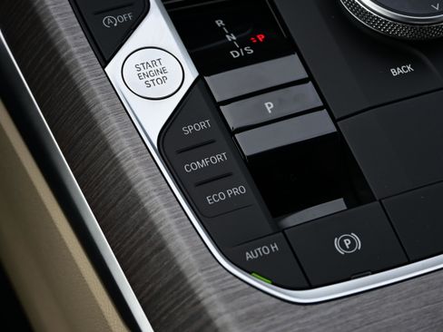 Used 2025 BMW 430i Coupe w/ M Sport Package image 19