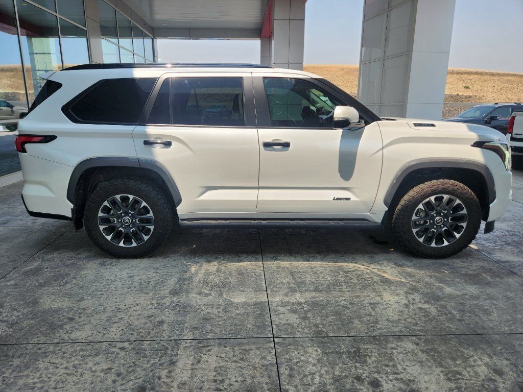 Used 2024 Toyota Sequoia Limited w/ Tow Technology Package AWD/4WD image 11