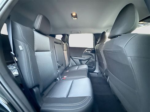 New 2026 Mitsubishi Outlander ES image 28