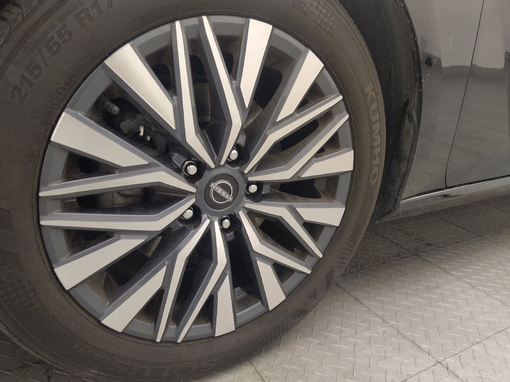 Used 2025 Nissan Altima 2.5 SV FWD image 31