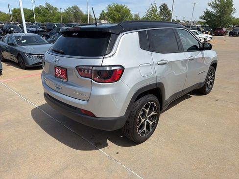 Used 2025 Jeep Compass Limited AWD/4WD image 5