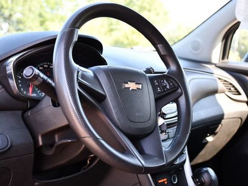 Used 2017 Chevrolet Trax LS FWD image 12