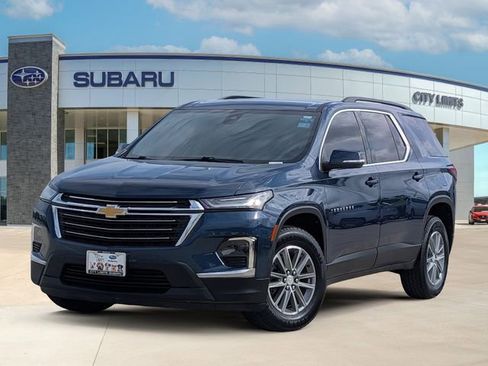 Used 2023 Chevrolet Traverse LT FWD image 1