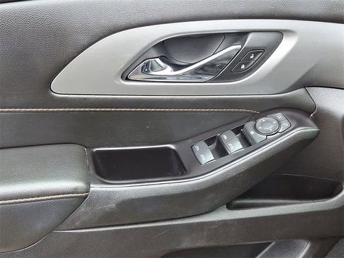 Used 2020 Chevrolet Traverse LT w/ Driver Confidence II Package image 10