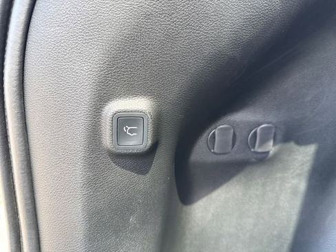 Used 2019 Jeep Cherokee Limited AWD/4WD image 29
