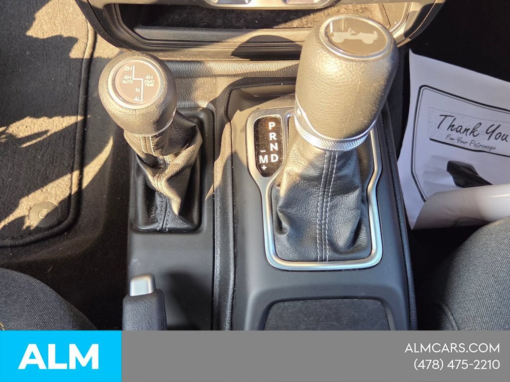 Used 2025 Jeep Wrangler Unlimited Sahara AWD/4WD image 20