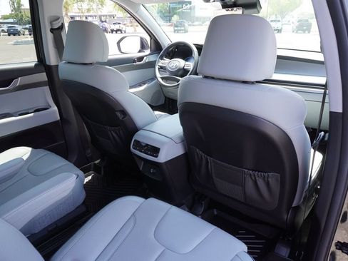 Used 2024 Hyundai Palisade SEL FWD image 12