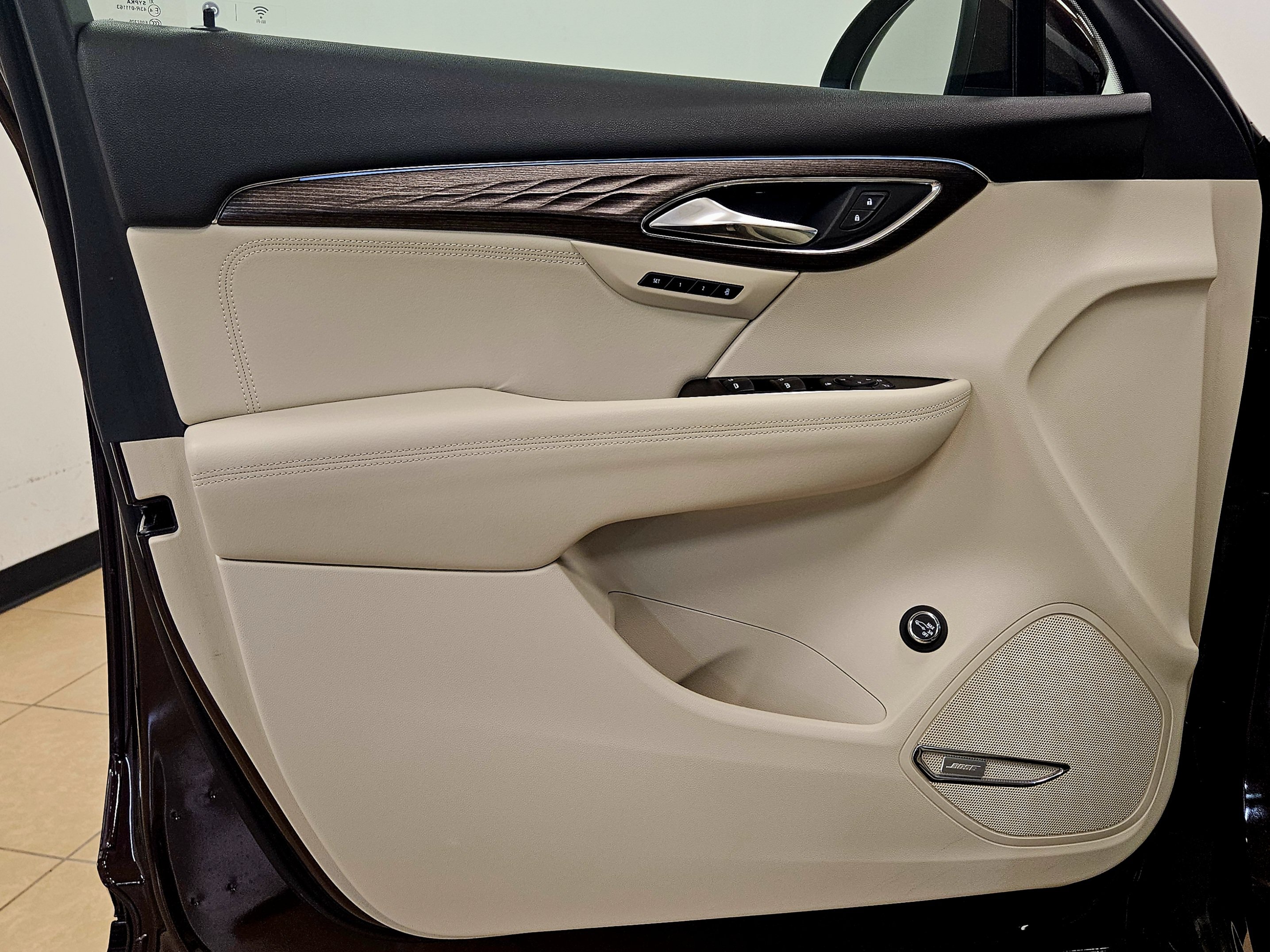 Used 2023 Buick Envision Avenir AWD/4WD image 13