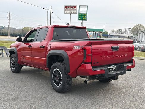 Used 2025 Toyota Tacoma TRD Off-Road image 4