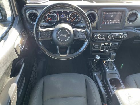 Used 2021 Jeep Gladiator Willys image 14
