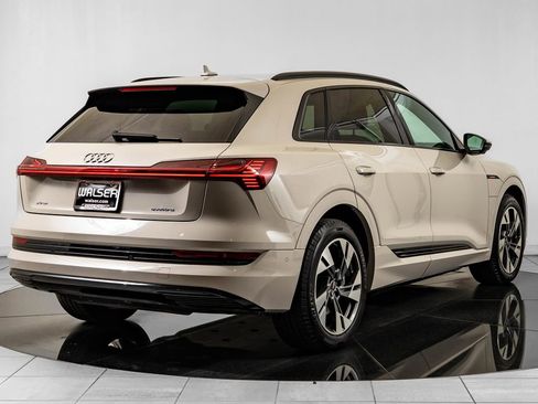 Used 2022 Audi e-tron Premium w/ Convenience Plus Package AWD/4WD image 10