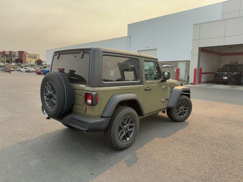 Used 2025 Jeep Wrangler Sport AWD/4WD image 32