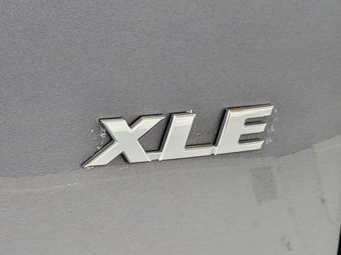 Used 2022 Toyota RAV4 XLE w/ Convenience Package FWD image 9