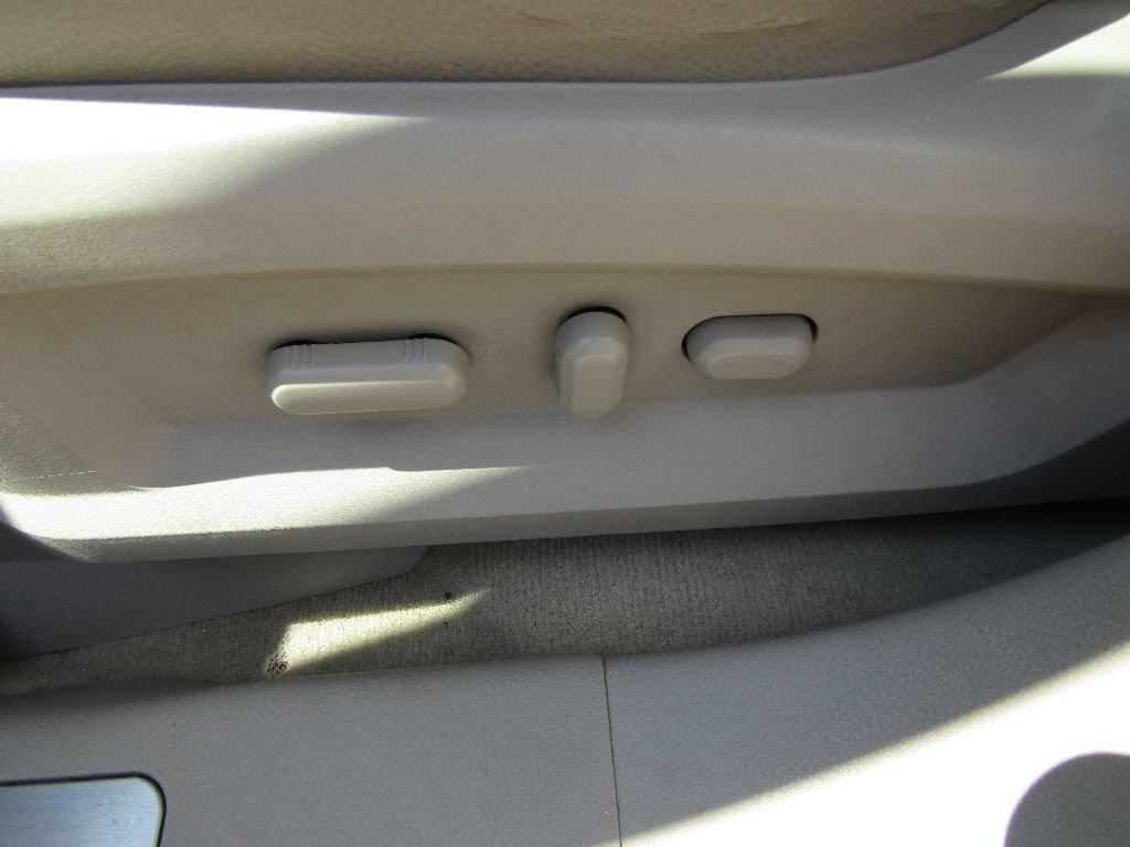 Used 2013 Lincoln MKX AWD image 11