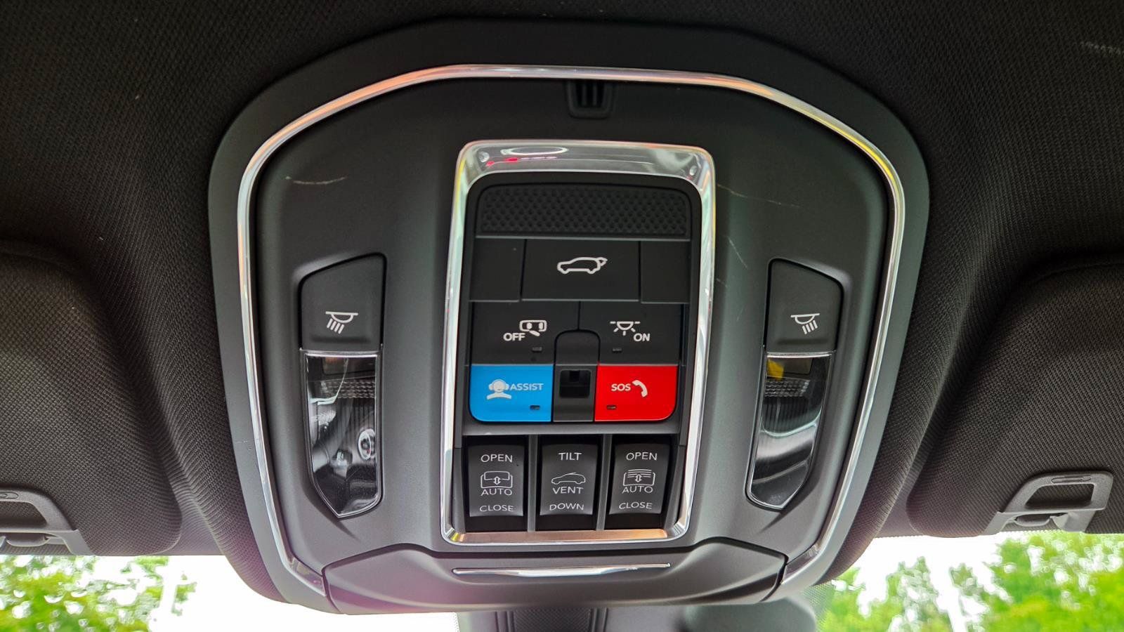 Used 2025 Jeep Grand Cherokee Limited w/ Luxury Tech Group II RWD image 43