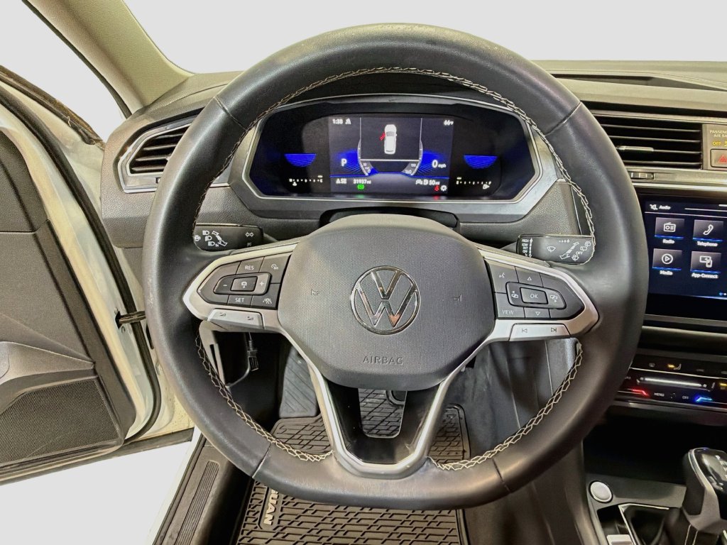 Used 2022 Volkswagen Tiguan SE AWD/4WD image 13
