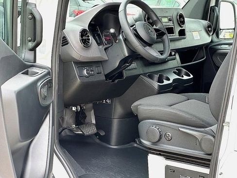 Used 2025 Mercedes-Benz Sprinter 2500 image 13