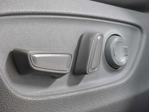 Used 2023 Toyota Highlander XLE AWD/4WD image 26