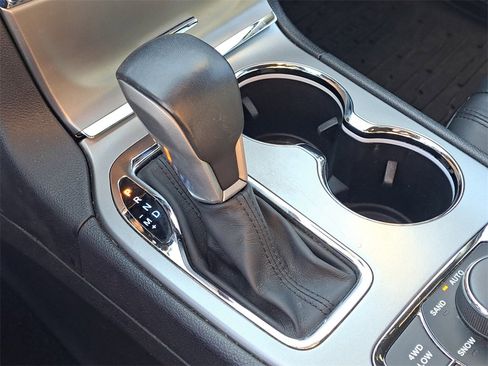 Used 2019 Jeep Grand Cherokee Limited image 17