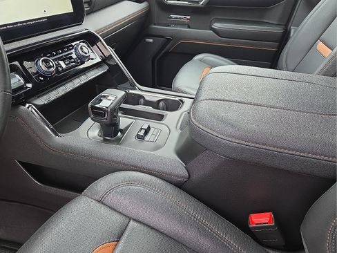 Certified 2024 GMC Sierra 1500 AT4 w/ Technology Package AWD/4WD image 10