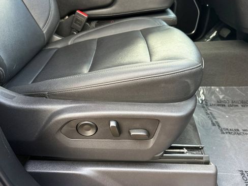 Used 2025 GMC Sierra 1500 SLT AWD/4WD image 22