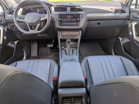 Used 2022 Volkswagen Tiguan SE w/ Panoramic Sunroof Package FWD image 14