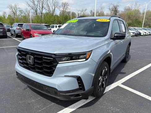 Used 2025 Honda Pilot Black Edition image 2