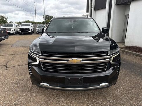 Used 2023 Chevrolet Suburban LT RWD image 2