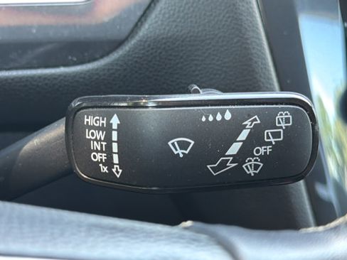 Used 2024 Volkswagen Tiguan SE AWD/4WD image 11
