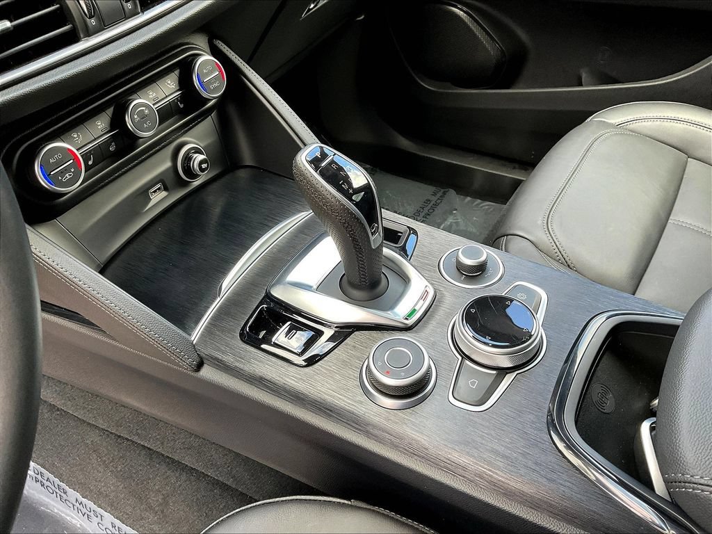 Used 2024 Alfa Romeo Stelvio Sprint AWD/4WD image 18