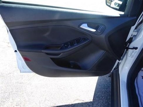 Used 2018 Ford Focus SE image 9