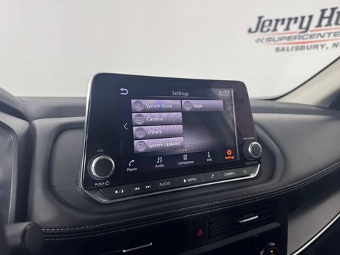 Used 2024 Nissan Rogue SV FWD image 21