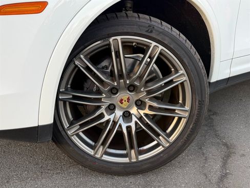 Used 2018 Porsche Cayenne Platinum Edition AWD/4WD image 8