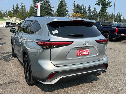 Used 2023 Toyota Highlander XSE AWD/4WD image 10