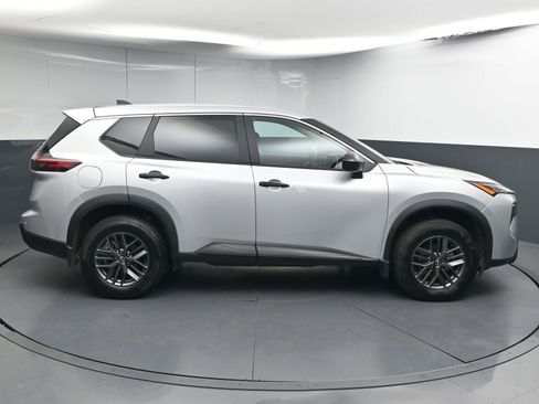 Used 2025 Nissan Rogue S image 8