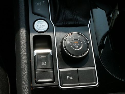 Used 2021 Volkswagen Atlas SEL image 25