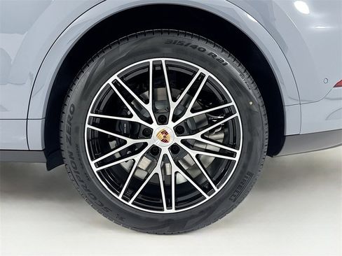 New 2026 Porsche Cayenne image 33
