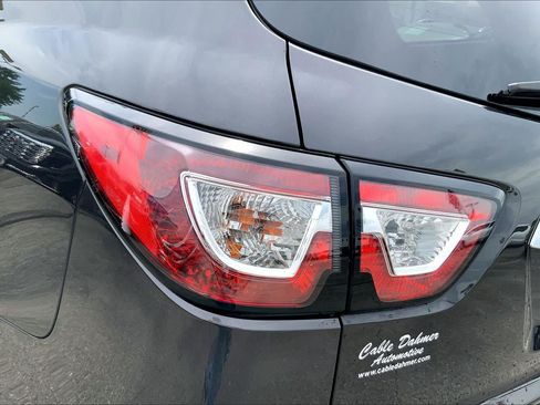 Used 2017 Chevrolet Traverse LT w/ Style and Technology Package FWD image 25