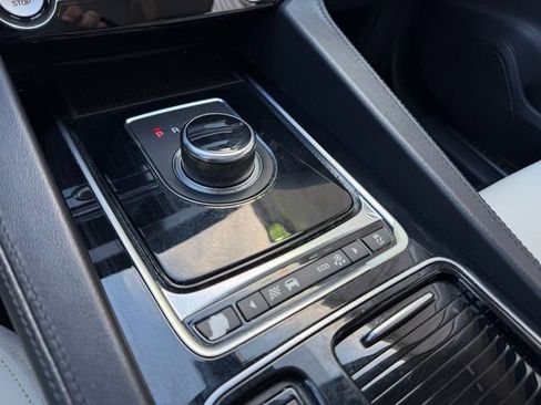 Used 2020 Jaguar F-PACE Prestige image 27
