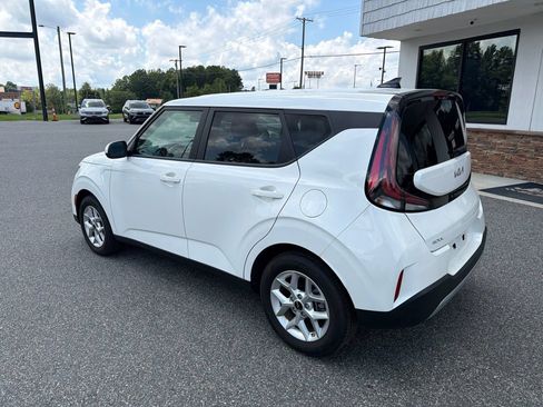 Used 2025 Kia Soul LX w/ LX Technology Package FWD image 6