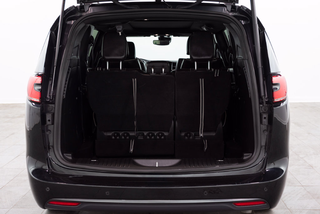 Used 2026 Chrysler Pacifica Limited w/ S Appearance Package FWD image 17
